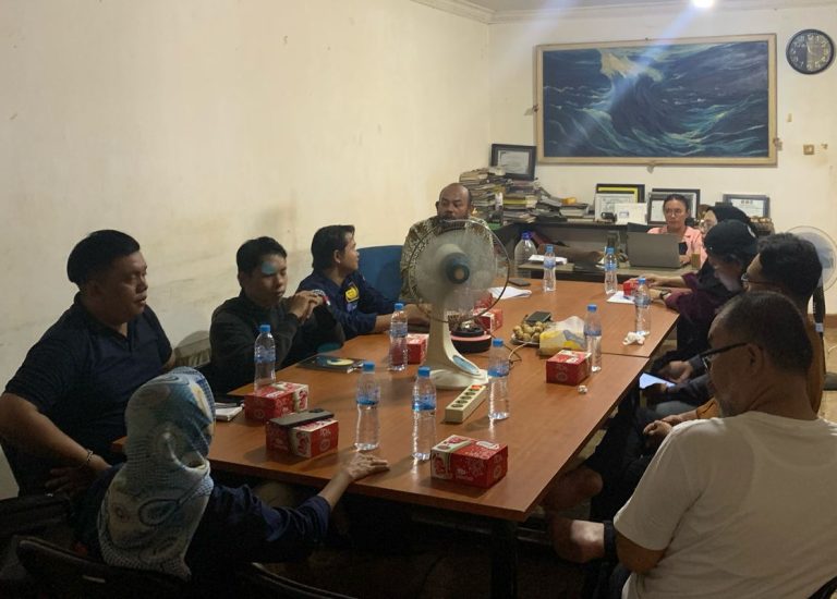 LBH Samarinda menggelar Focus Group Discussion (FGD) Undang-Undang Bantuan Hukum bersama OBH yang ada di wilayah Kalimantan Timur khususnya di Kota Samarinda, pada Jum'at 23 Februari 2024 di Jalan Gitar Kantor LBH Samarinda.